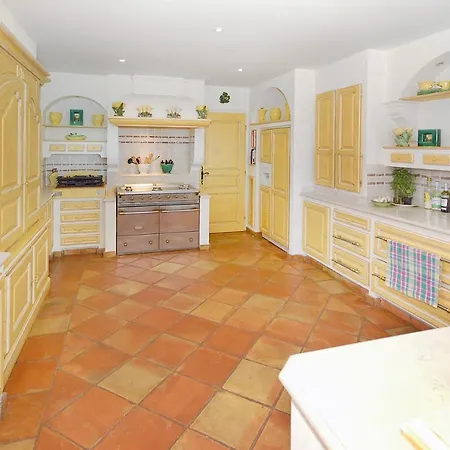 Sleeps 14 Pool Air Con Wifi *