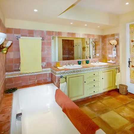Villa Sleeps 14 Pool Air Con Wifi *