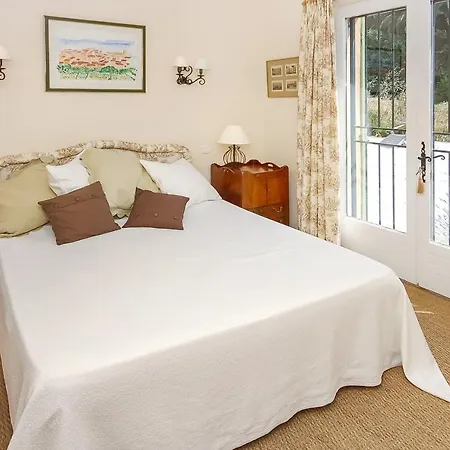 Sleeps 14 Pool Air Con Wifi